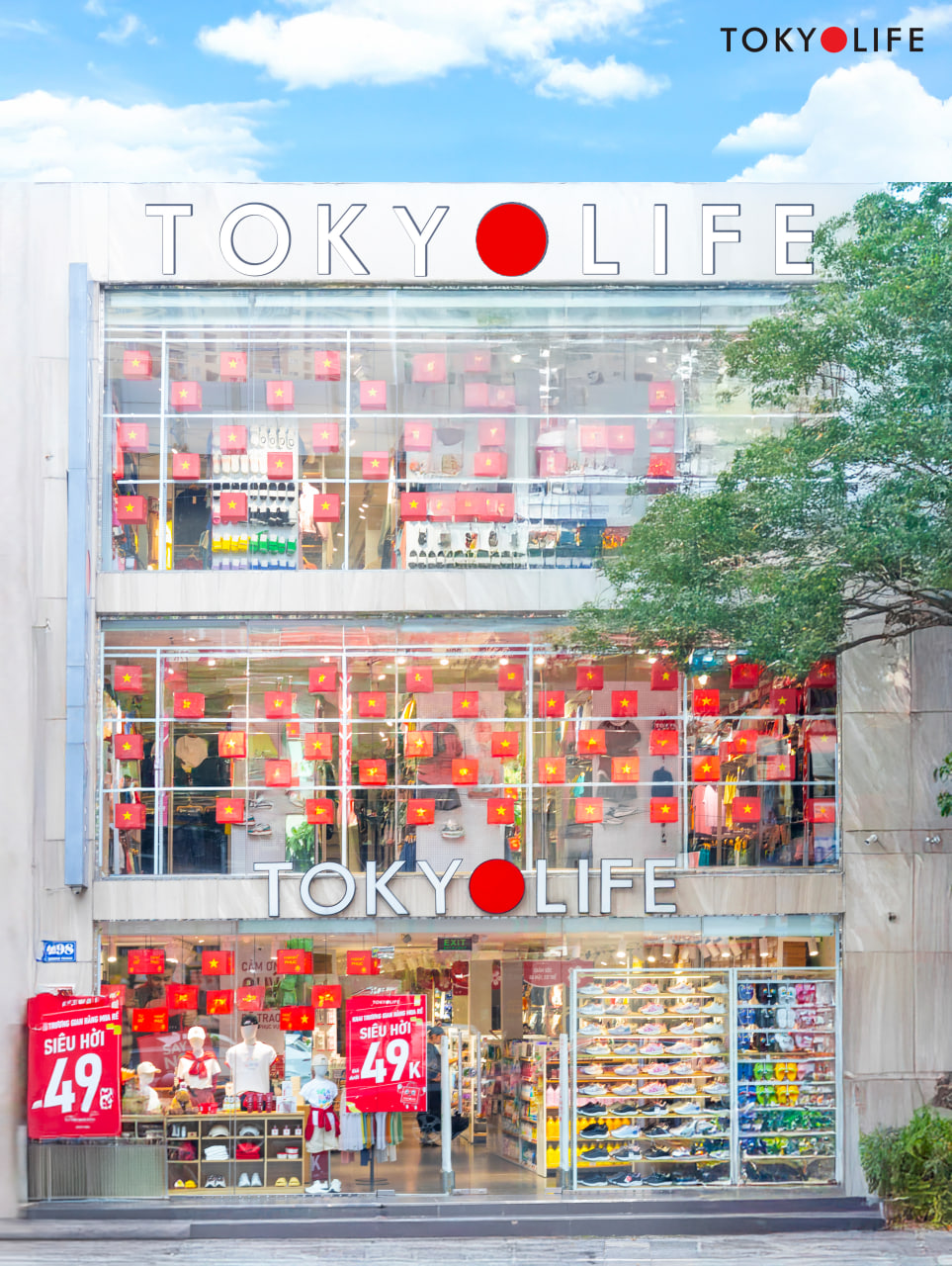 TokyoLife phủ kín đèn cờ đỏ sao vàng – Ánh sáng rực rỡ giữa lòng Hà Nội